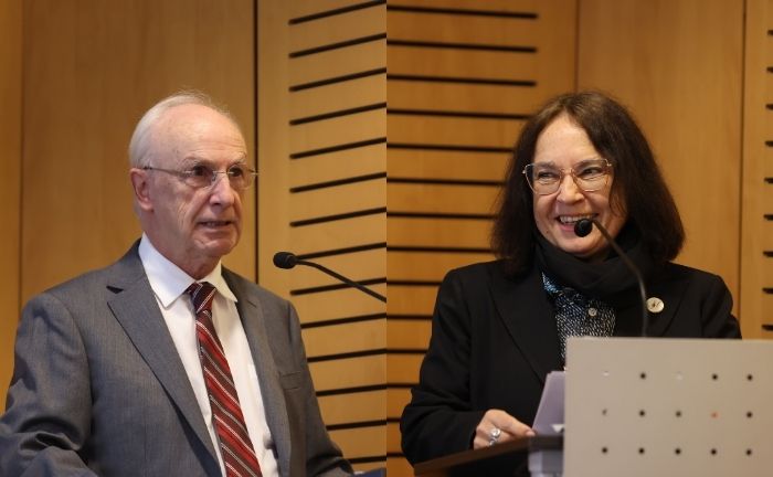 En esta oportunidad, el profesor UC José Francisco Muñoz y la profesora de la U de Chile Ximena Vargas, obtuvieron el Premio a la Trayectoria Académica que brinda la Cátedra de Sustentabilidad Hídrica Antofagasta Minerals.